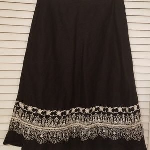 Black linen skirt with cream embroidery size 6P